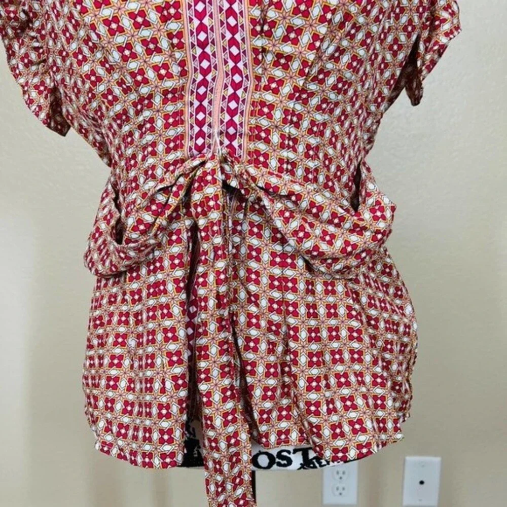 Max Studio red top  geometric flutter sleeve smock waist  front tie size XS boho